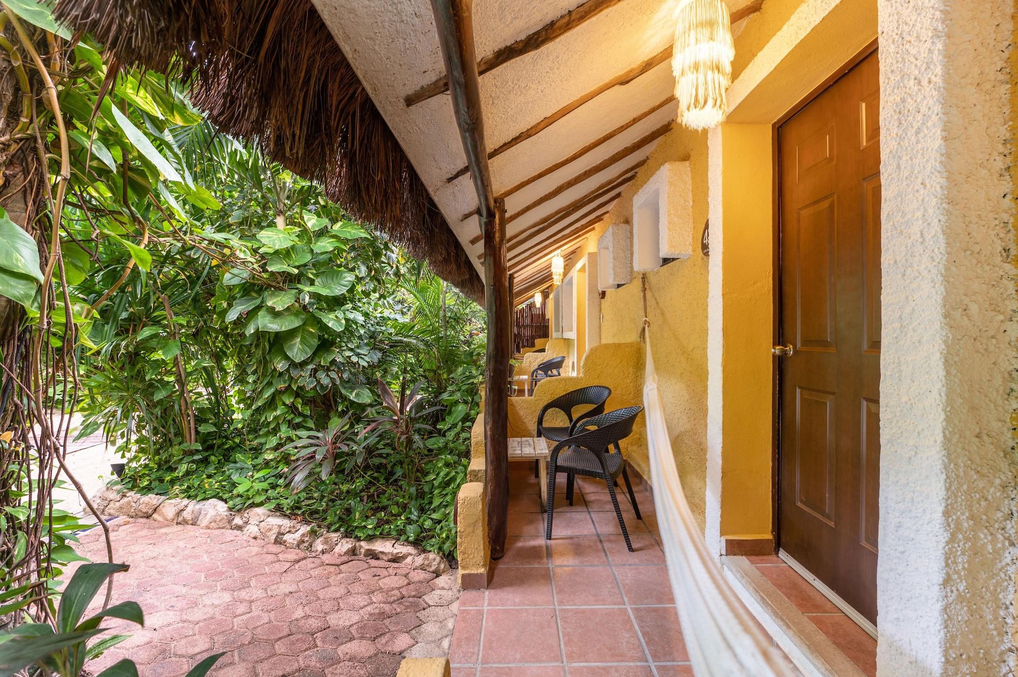 Hotel Casa Colibri Плайя-дель-Кармен Екстер'єр фото